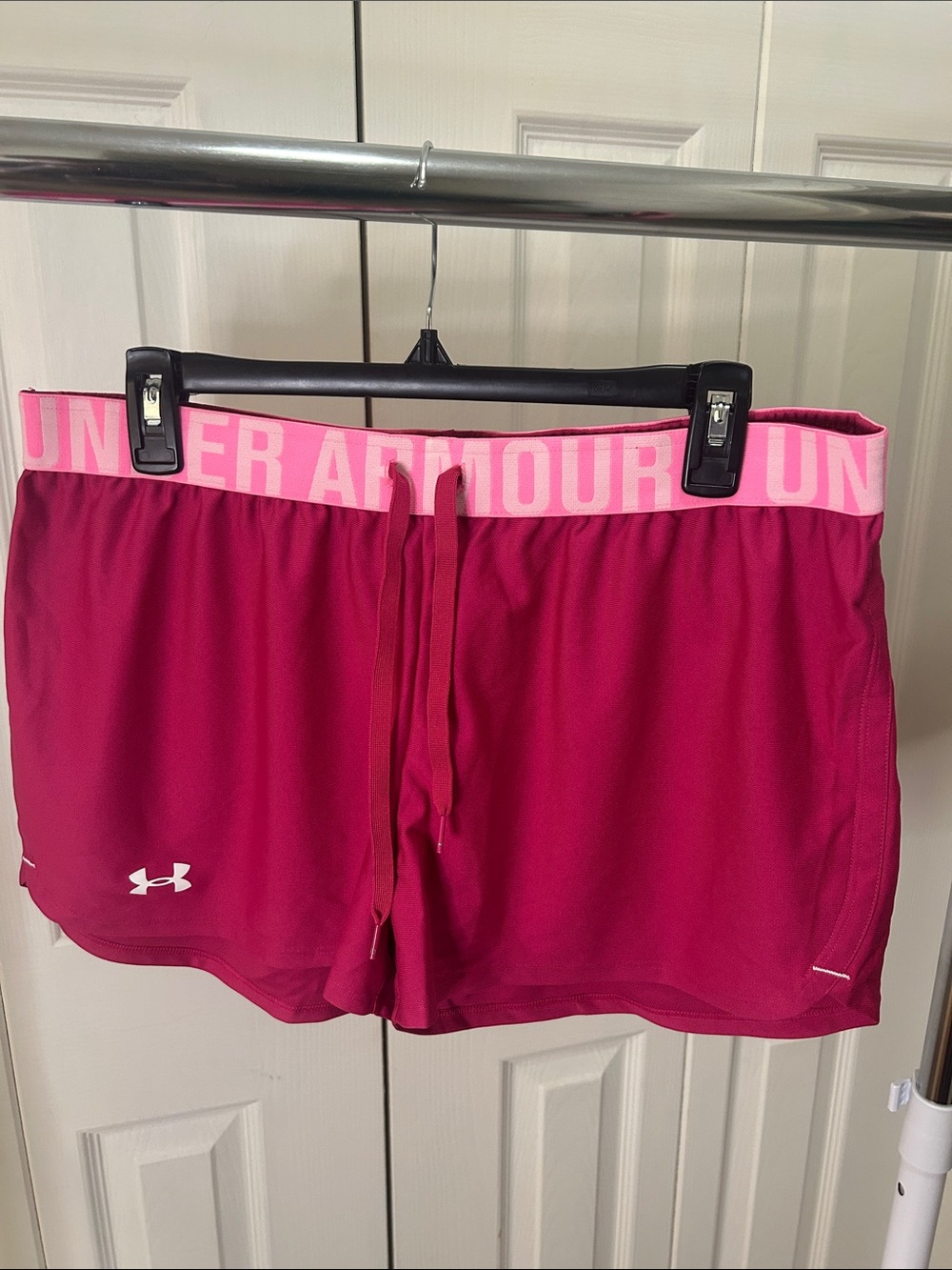 NWT Under Armour Women’s Magenta Play Up Shorts w/ Pink Waistband SZ L